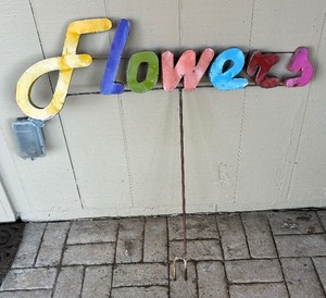 lot 124 image: Awesome Metal Flowers Yard Stake Decor