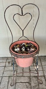 lot 126 image: Metal Ice Cream Chair Planter Stand