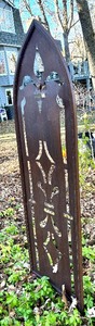 lot 136 image: Cathedral Style Metal Yard Decor