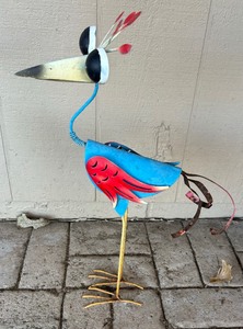 lot 142 image: Adorable Metal Bird Figurine