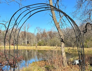 lot 146 image: Terrific Metal Trellis