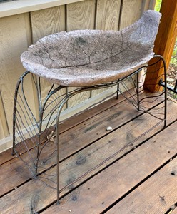 lot 38 image: Pretty Metal and Pottery Accent Table