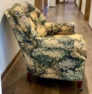 lot 50 image: Charming Floral Chair by Leathercraft