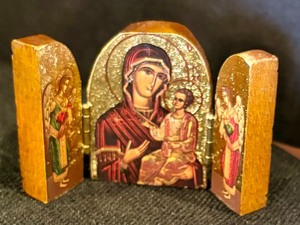 lot 186 image: Darling Decor
