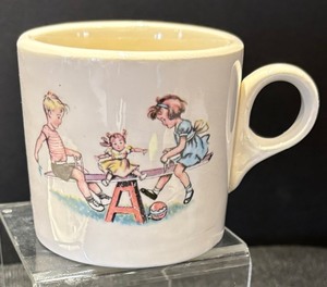 lot 189 image: Darling Vintage Childrens Dish and Cup Set