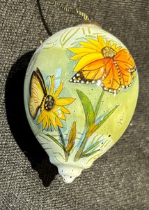 lot 194 image: Ne Qwa Art Ornament