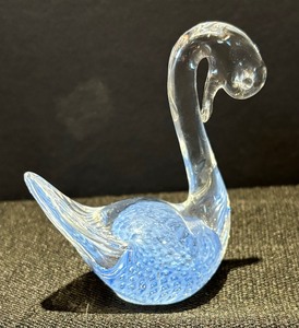 lot 199 image: Sparking Glass Swan Figurine