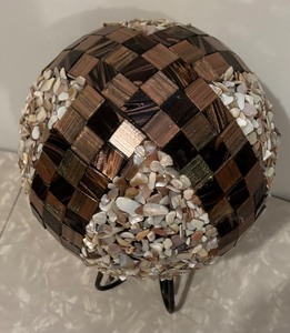 lot 237 image: Stunning Sphere Decor
