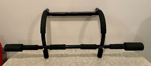 lot 276 image: Prosource Fit Multi-Grip Lite Pull Up Bar