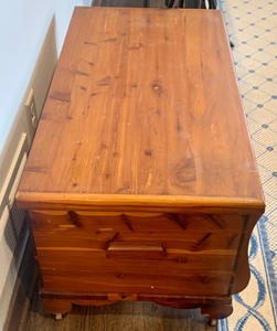 lot 80 image: Vintage Cedar Hope Chest by Sears and Roebuck
