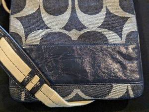 lot 250 image: Coach Navy Crossbody Purse