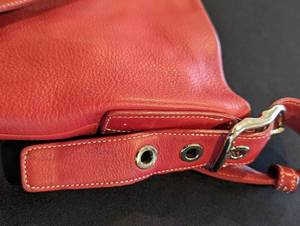 lot 251 image: Coach Red Leather Purse