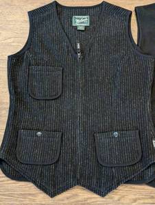 lot 259 image: Pair of Womens Woolrich Vests