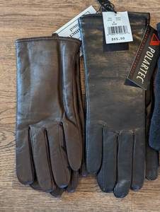lot 281 image: Mens Winter Gloves and Hat