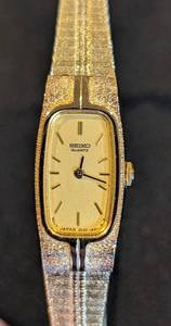 lot 295 image: Pair of Vintage Womens Gold Tone Watches