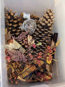 lot 304A image: Assorted Fall Decor