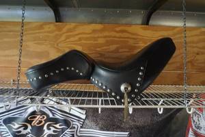 lot 5 image: Softail Seat