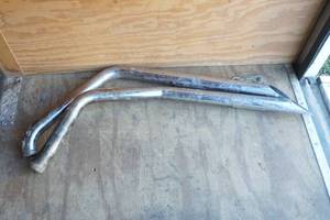 lot 11 image: set of straight pipes