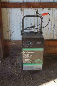 lot 12 image: battery charger Schumacher