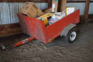 lot 15 image: 48x41 utility trailer