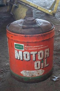 lot 25 image: metal Farm Oyl gas can 5 gal