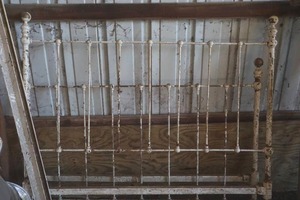 lot 31 image: antique 53 cast iron headboard footboard and rails