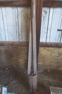 lot 39 image: post hole digger