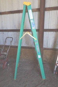 lot 42 image: Werner 6 ft fiberglass ladder