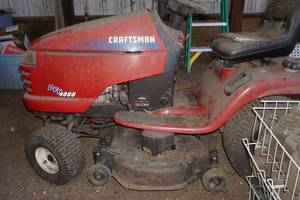 lot 49 image: Craftsman DYT 4000 riding lawn mower