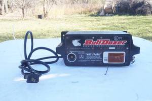 lot 59 image: Bulldozer electric fencer