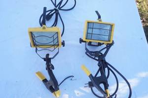 lot 63 image: Regent adjustable work lights