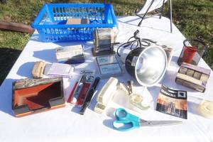 lot 112 image: office supplies and heat lamp