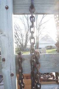 lot 141 image: chains