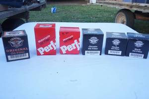 lot 162 image: Harley Davidson oil filters