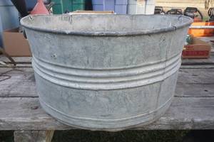 lot 192 image: galvanized tub
