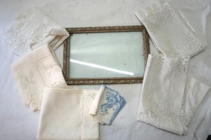 lot 279 image: vintage picture frame