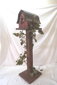 lot 283 image: birdhouse