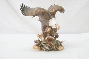 lot 285 image: eagle figurine