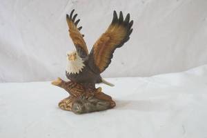lot 287 image: Eagle statue
