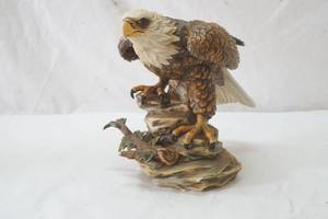 lot 288 image: eagle figurine