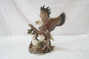 lot 289 image: eagle figurine
