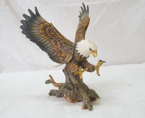 lot 291 image: eagle figurine