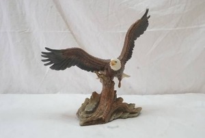 lot 296 image: eagle figurine