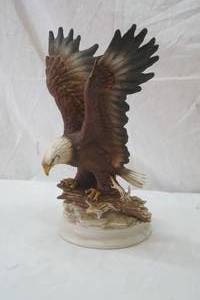 lot 298 image: eagle figurine