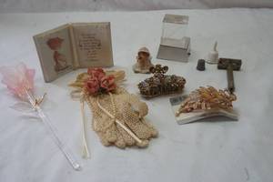 lot 320 image: hair clips