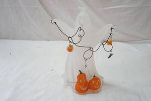 lot 356 image: glass lighted Halloween ghost