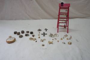 lot 366 image: vintage jewelry