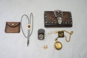lot 368 image: jewelry