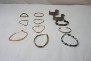 lot 369 image: jewelry