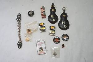 lot 371 image: Harley Davidson items